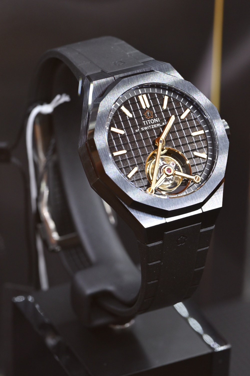 TITONI เปดตว LUXE Tourbillon เรอนเวลาทรบญองเซรามก 2