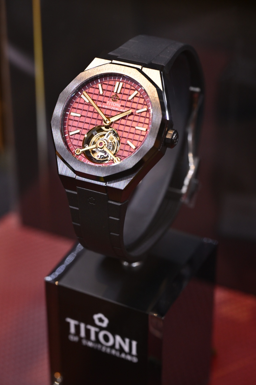 TITONI เปดตว LUXE Tourbillon เรอนเวลาทรบญองเซรามก 4
